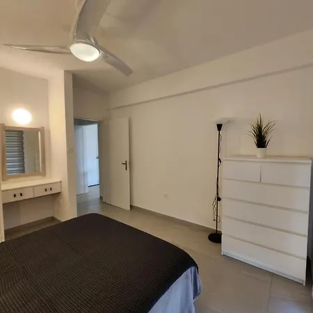 Apartment Merab Holidays Annita Court B14 *