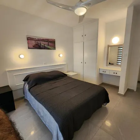 Merab Holidays Annita Court B14 Apartament